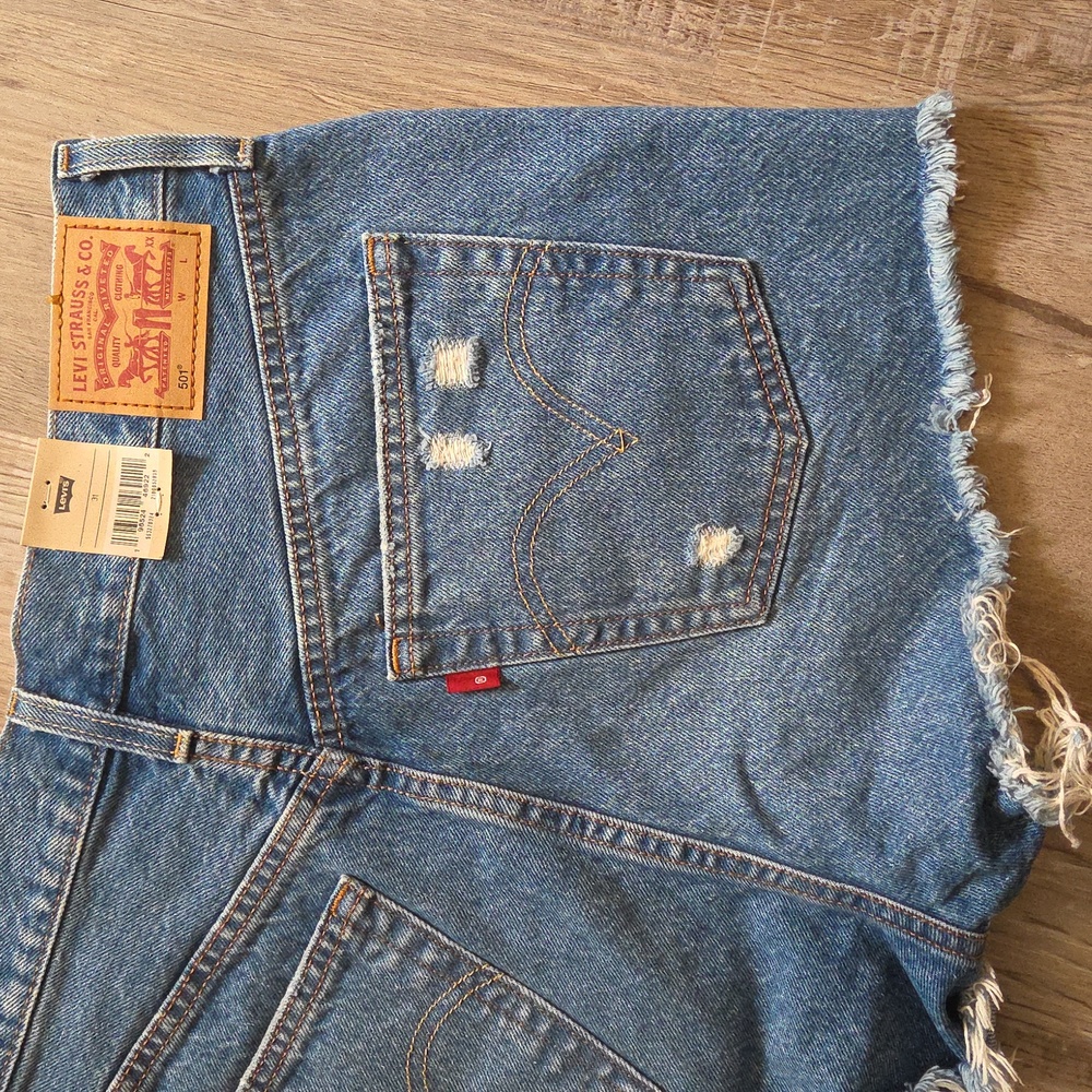 Levi's Distressed Shorts - Picture 7 of 9